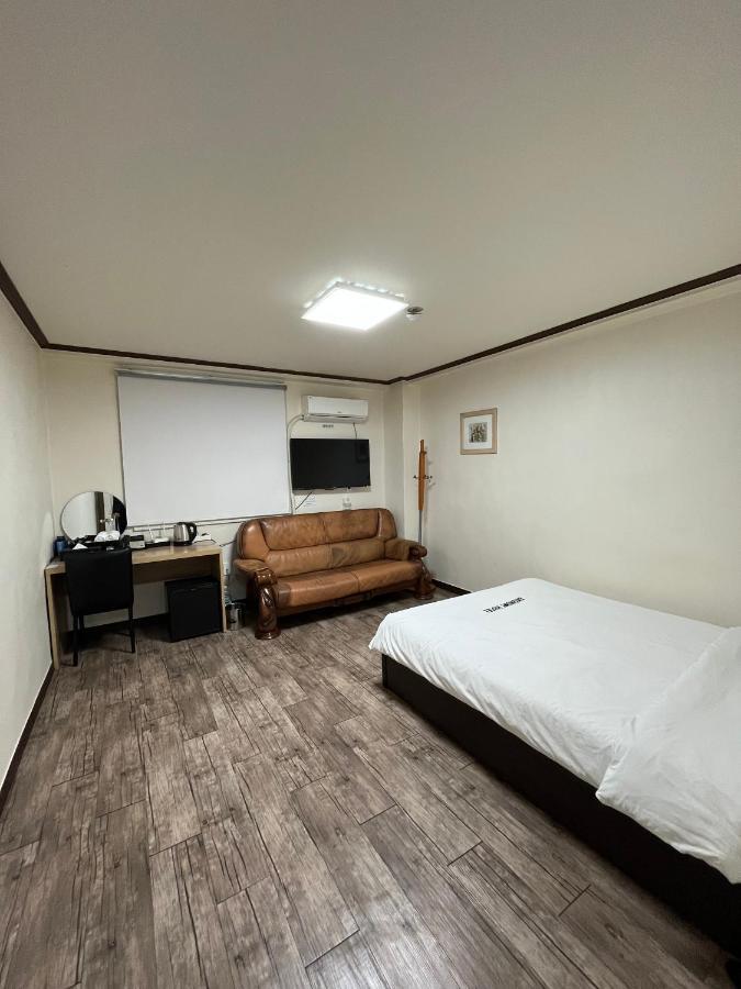 Ekonomy Hotel Mokpo Exterior photo